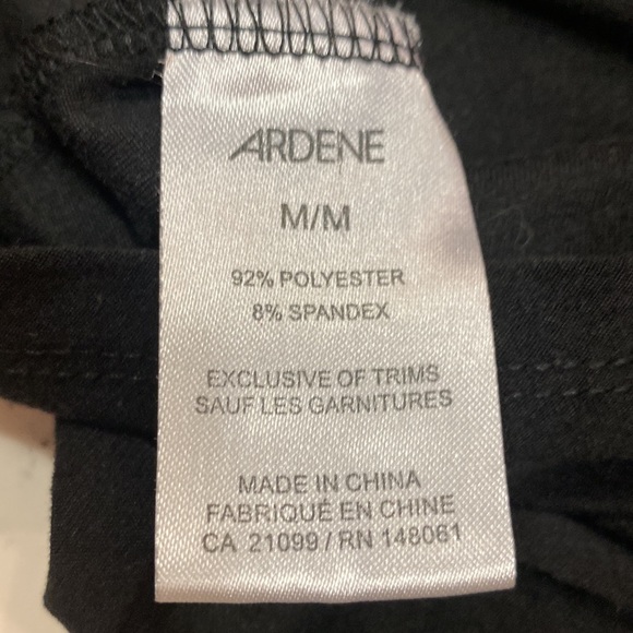 Super soft Basic black crop tank top - Picture 4 of 6